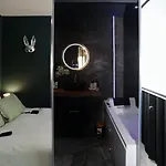 Loveroom La Petite Avec