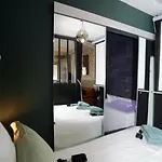 Loveroom La Petite Avec