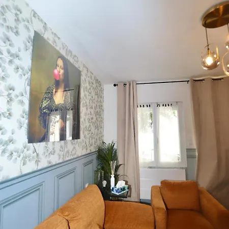 Loveroom La Petite Avec *