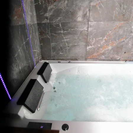 Appartamento Loveroom La Petite Avec