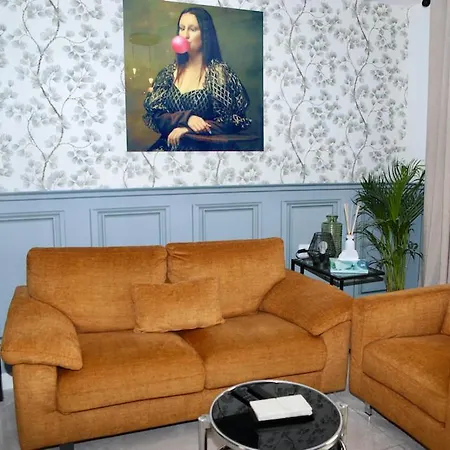 Loveroom La Petite Avec *