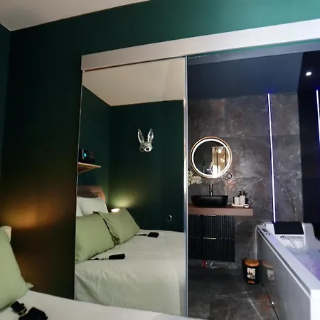 Loveroom La Petite Avec