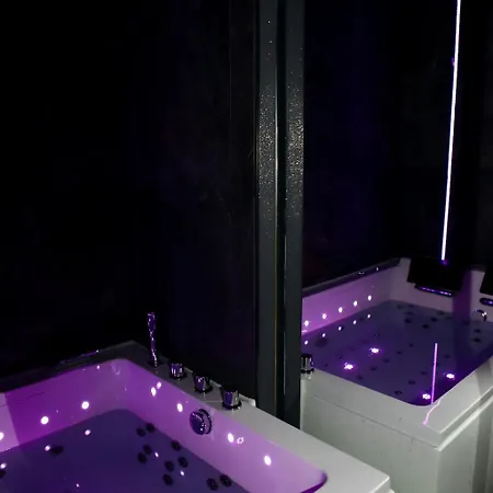 Loveroom La Petite Avec *