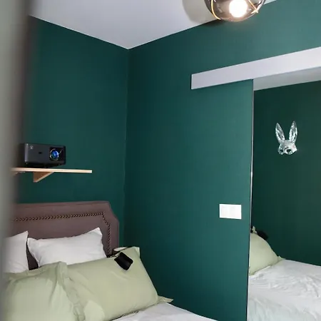 Loveroom La Petite Avec *