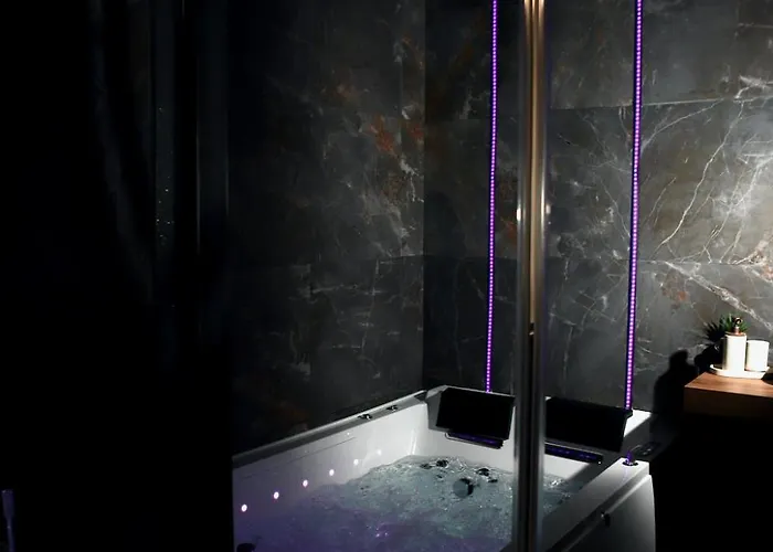 Apartman Loveroom La Petite Avec