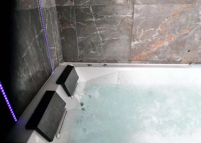 Apartman Loveroom La Petite Avec