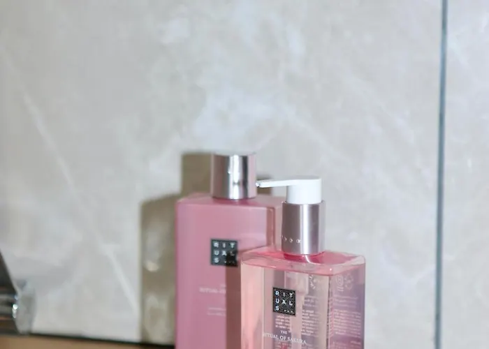 Loveroom La Petite Avec Apartman Breszt