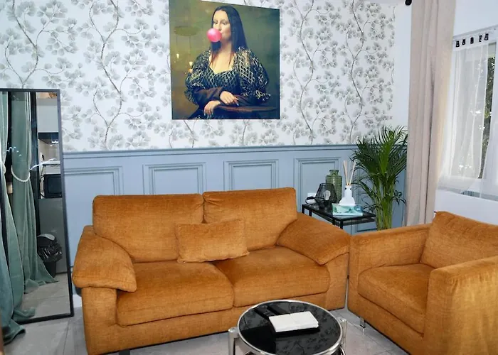 Loveroom La Petite Avec *