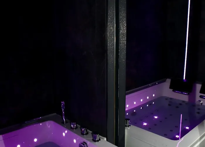 Loveroom La Petite Avec *