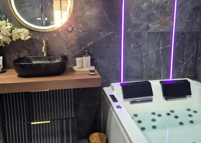 Apartman Loveroom La Petite Avec *